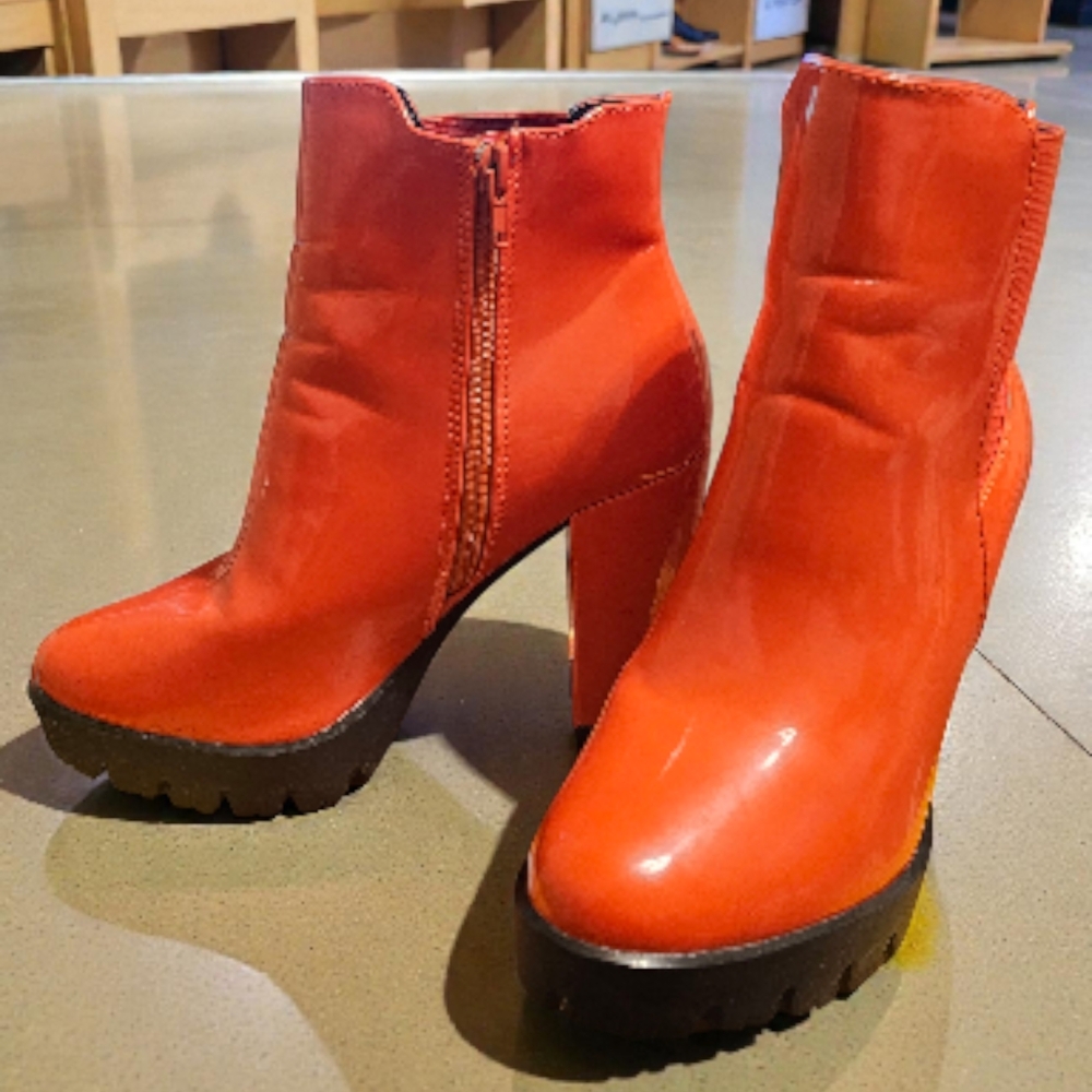 Allegra K Heeled Boots Size 8